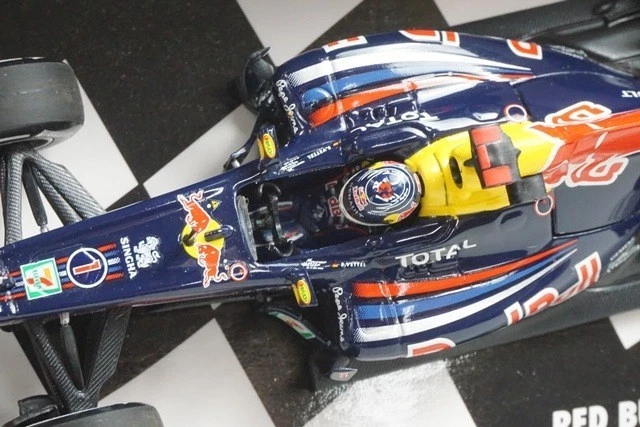 1:43 MINICHAMPS 410110301 Red Bull Racing Renault RB7 Japanese GP 2011 #1 - Image 4 of 4
