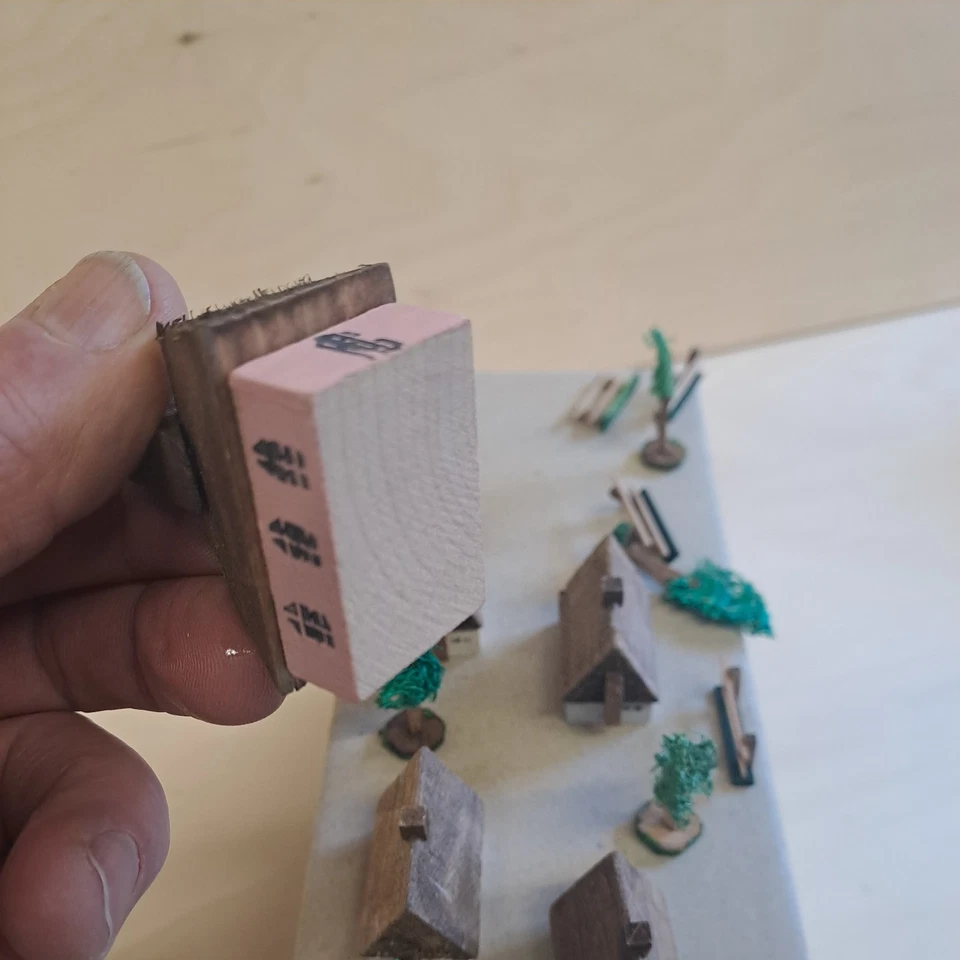 Erzgebirgisches Dorf, alte DDR Ware. Lichter Dorf . Holz Häusel , von Pflugbeil - Bild 4 von 4