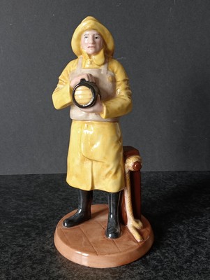 (674) Royal Doulton HN4570 Rettungsboot Mann von Adrian Hughes # 9 Zoll groß