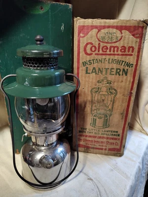 Coleman Benzin Laterne Modell 242B von 09/40 mit Orginalkarton in Holzbox - Bild 1 von 4