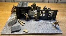 WW2 Diorama Modell.  Deutsches Afrika Korps in Kontakt. Kunststoff gebaut und bemalt.