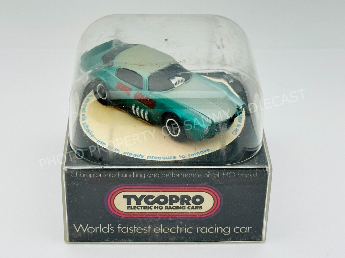 TycoPro Real Racing FUNNY TRICK CAMARO HO Slot Car #8830 in CUBE