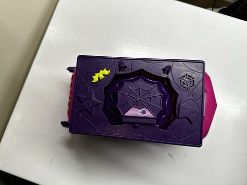 Disney Jr Vampirina Spielhaus Schloss mit Figuren, Van und Zubehör Spielzeug - Bild 11 von 20