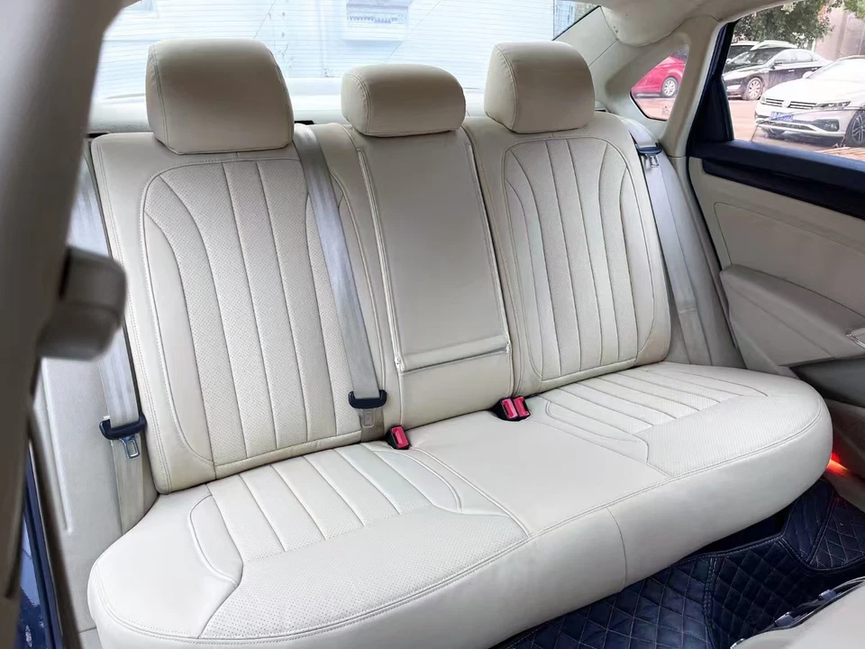 Funda de asiento de coche de cuero personalizada Motoptes para Volkswagen Passat 2012-2022 Foto 4 de 4