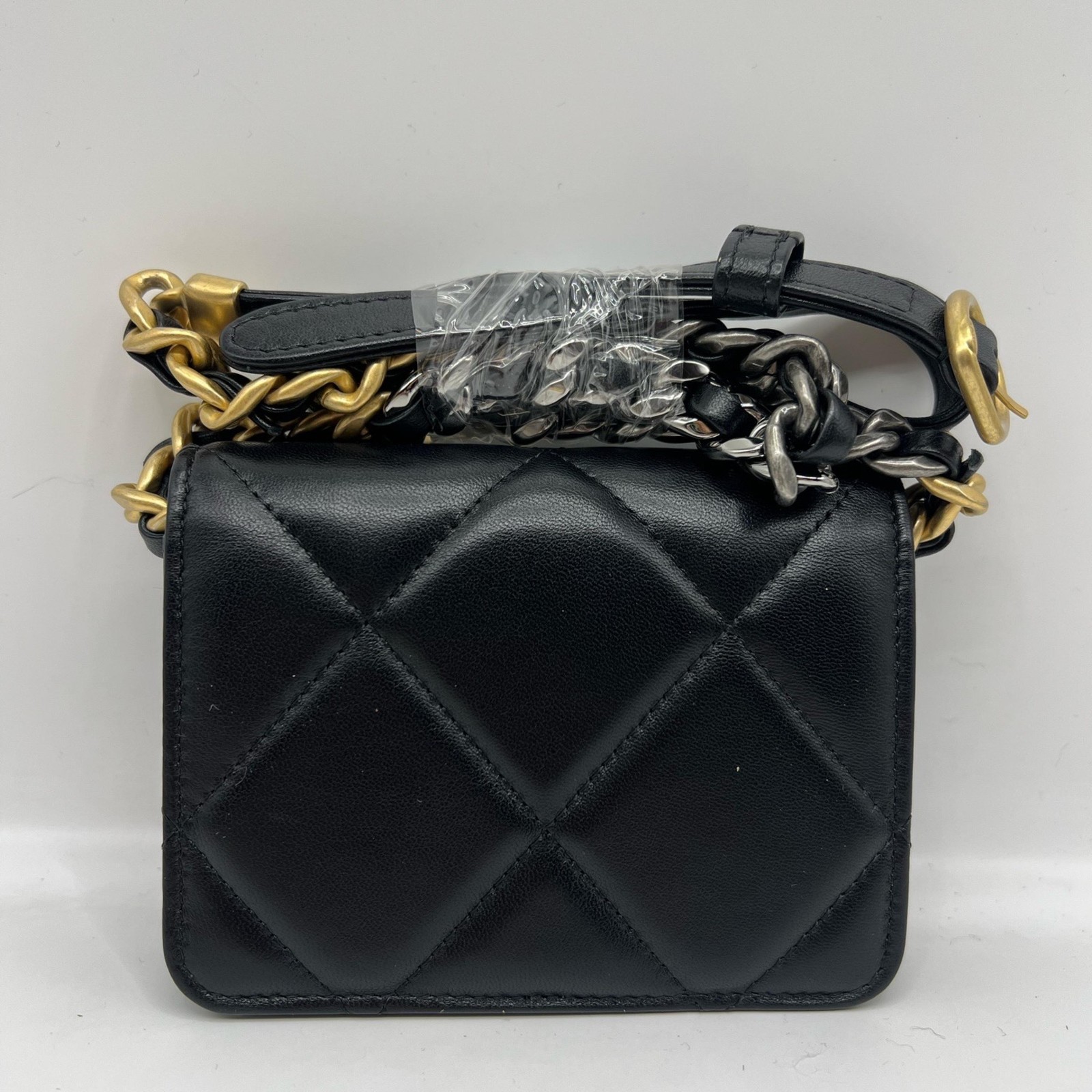 Chanel 19 Flap Coin Purse Quilted Leather Black Crossbody - ## image 5