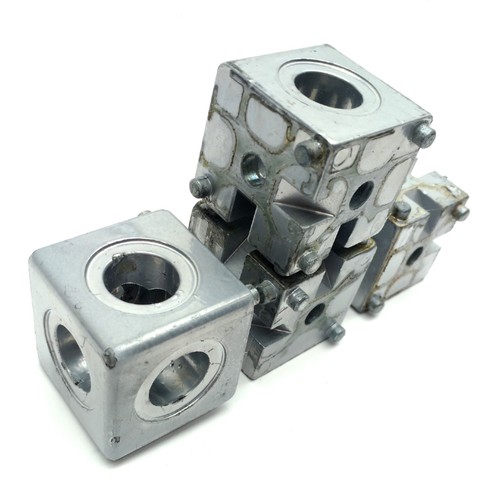Lot of 4 80/20 14173 Aluminum Extrusion Cubic Corner, 3-Way, 40mm Profile