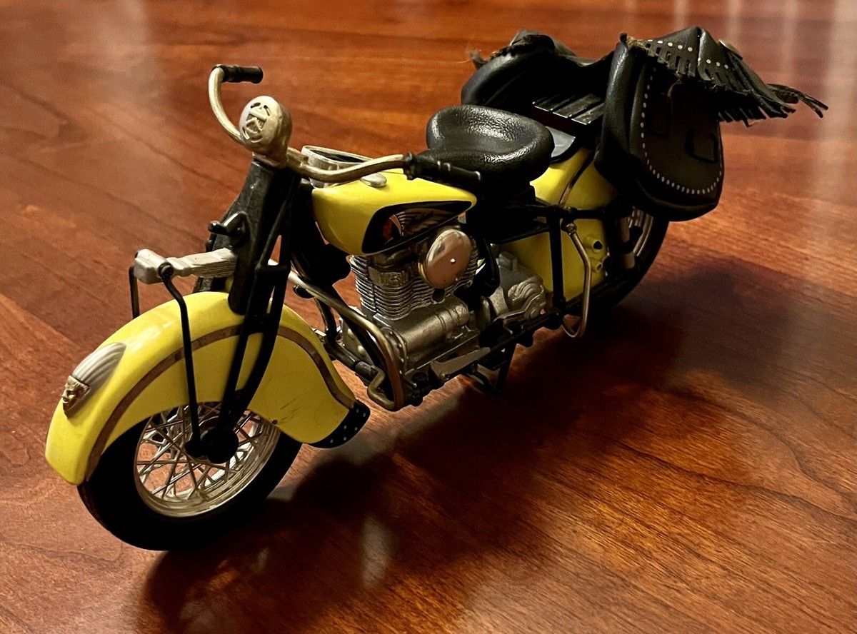 Rare Yellow Danbury Mint Indian Motorcycle 1:10 Scale Diecast