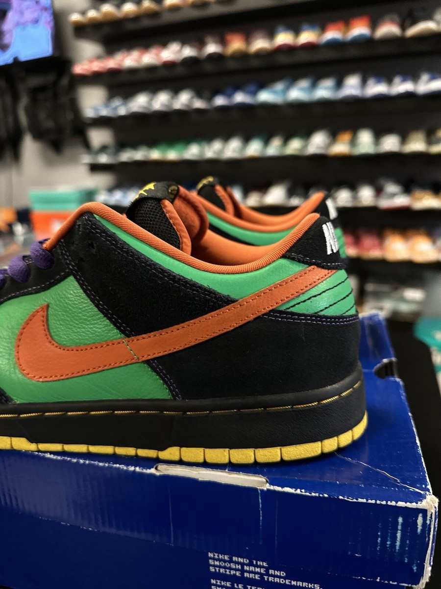 Size 11 - Nike Dunk Premium SB Low Green Spark Hoop Orange