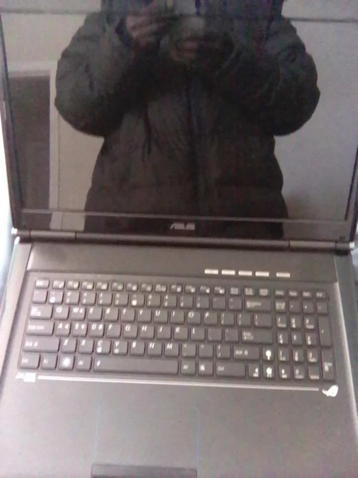 ASUS RoG G72GX Gaming Laptop, Intel Core 2 Duo, 6 GB RAM, No HDD, FOR PARTS - Image 4 of 4