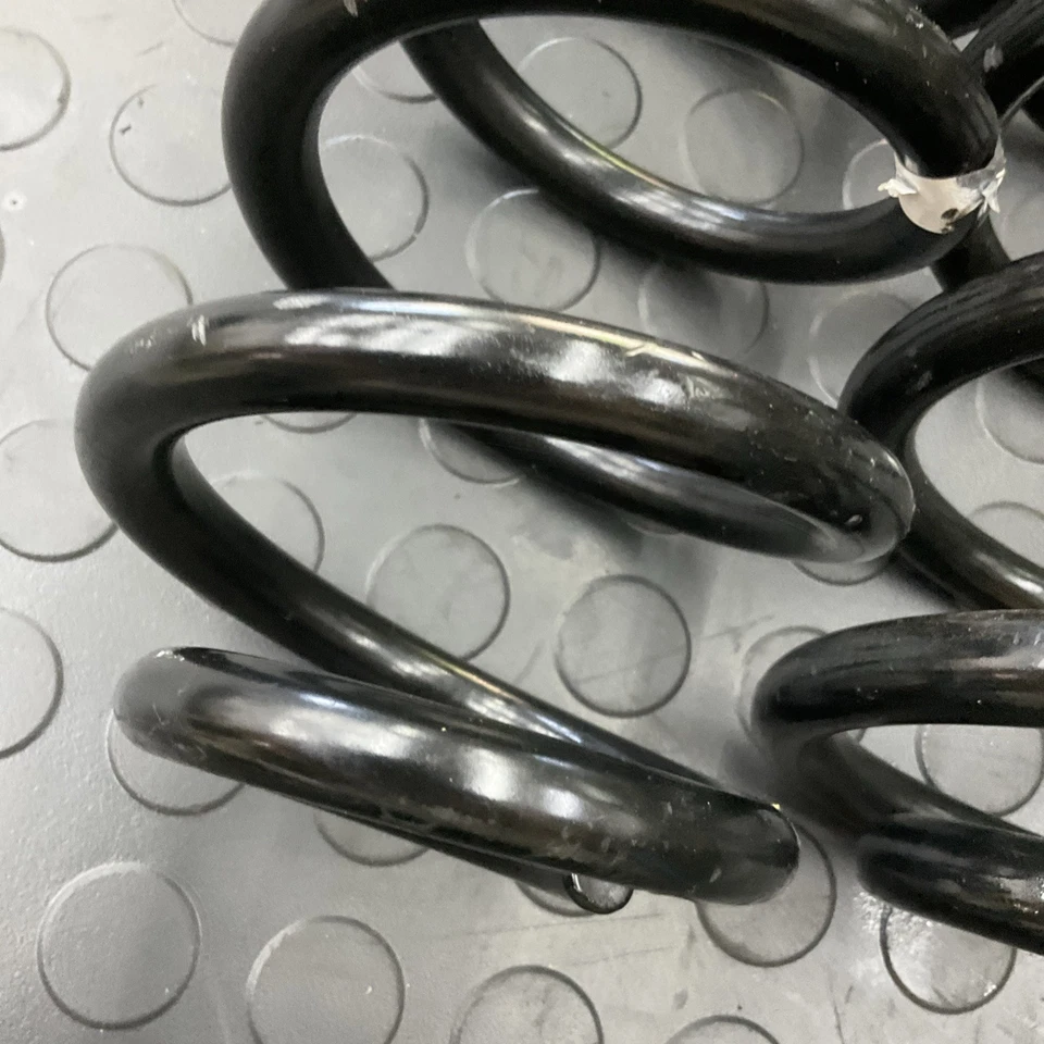 Molas helicoidais traseiras esquerda e direita CHEVY CRUZE FWD 2016-2019 FABRICANTE DE EQUIPAMENTO ORIGINAL - Imagem 2 de 4