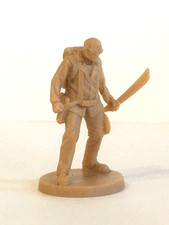 1 x UNKNOWN MAKE & GAME. FANTASY CHARACTER FIGURE. PLASTIC APPROX 38mm SCALE