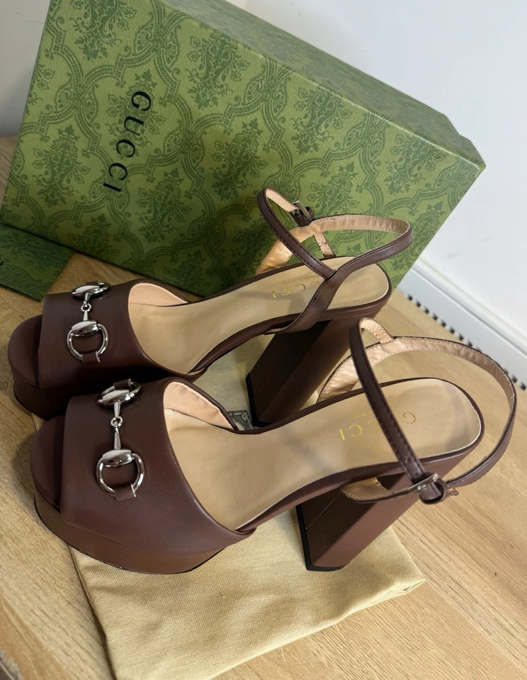 Salto plataforma feminino GUCCI marrom tamanho 37 (7) com caixa - Imagem 2 de 4