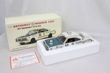 Autoart Bathurst Winner 1969 HT Monaro GTS350 1/18 Figure F404