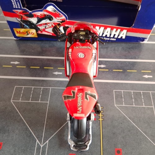 New MAISTO DIECAST MOTOGP YAMAHA YZR-M1 GAULOISES FORTUNA CARLOS CHECA 2004 - Picture 6 of 9
