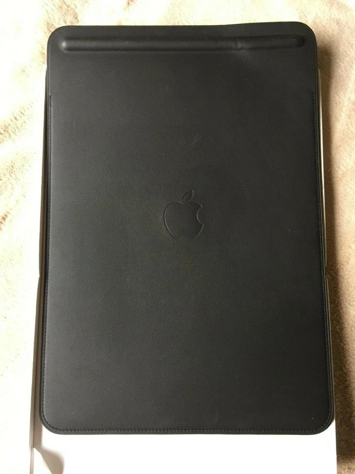 Apple iPad Pro 10.5'' Leather Sleeve Tablet Case - Black - Image 2 of 3