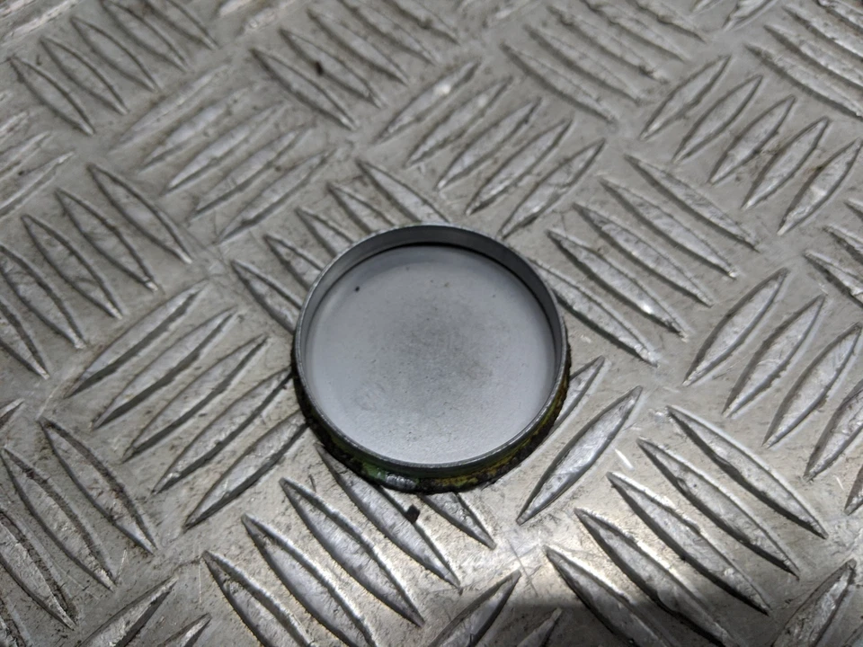 Volkswagen Bora S Tdi Mk4 2002 Rear Hub Nut Caps (rear Drivers Side) - Image 2 of 4