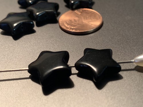 PAIR of Vintage NOS Carved BLACK ONYX GEMSTONE STAR SHAPE STARS 15mm BEADS - Picture 2 of 8