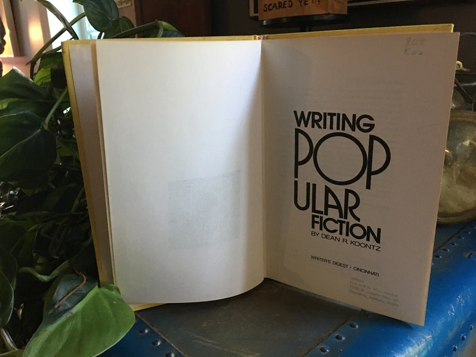 Laurell K Hamilton Oak Hill High School Yearbook 1981 & Writing Popular Fiction  Foto 3 de 4