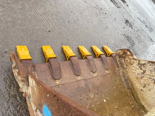 1700mm Digging Bucket 80mm Pins - Used - Price £1950.00 + VAT @ 20% B171 - Picture 5 of 7