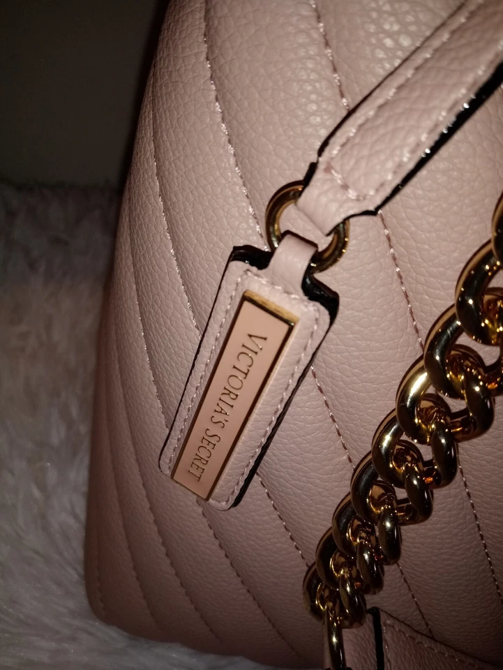 NUEVO CON ETIQUETAS VICTORIA SECRET Conjunto de Bolso/Cartera de Hombro con Cadena Acolchado Color Rubor - Imagen 3 de 4