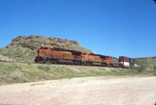 BNSF 8129 ES44C4 KINGMAN CANYON AZ ORIGINAL SLIDE 04-23-24 T18-3