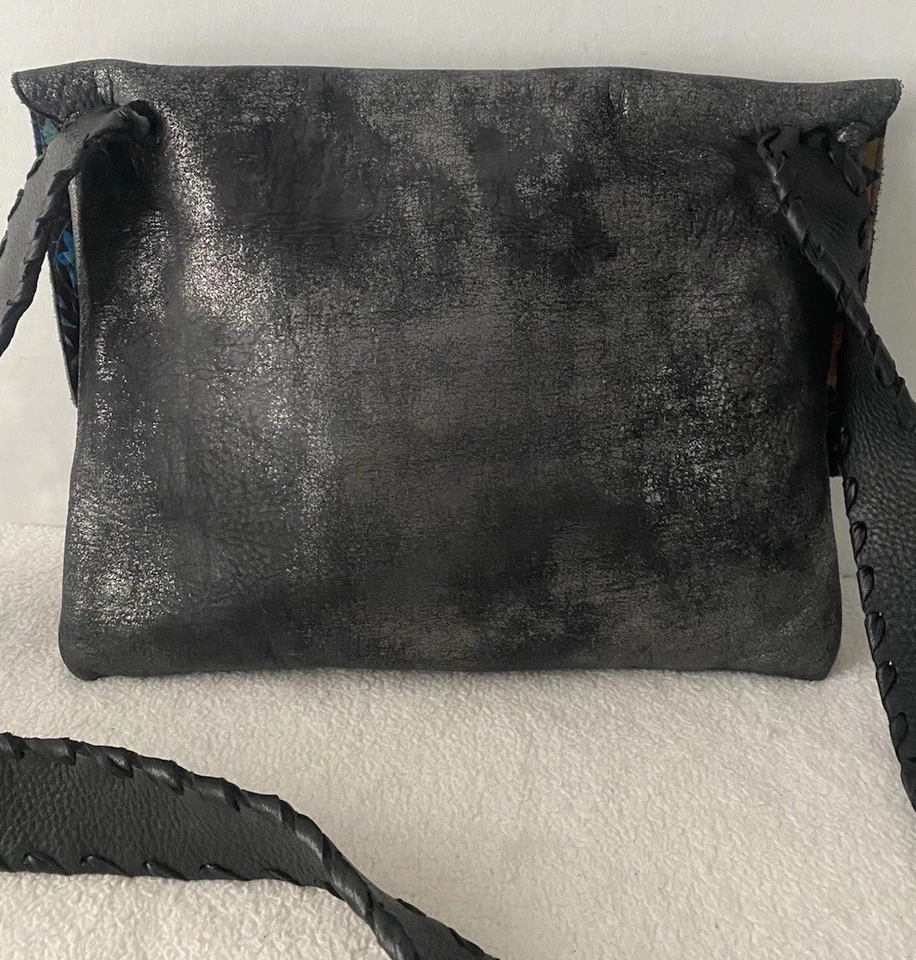 Bolso Bandolera Hecho a Mano EE. UU. Cuero Genuino Envejecido Negro Plata Metálico RARO Foto 4 de 4