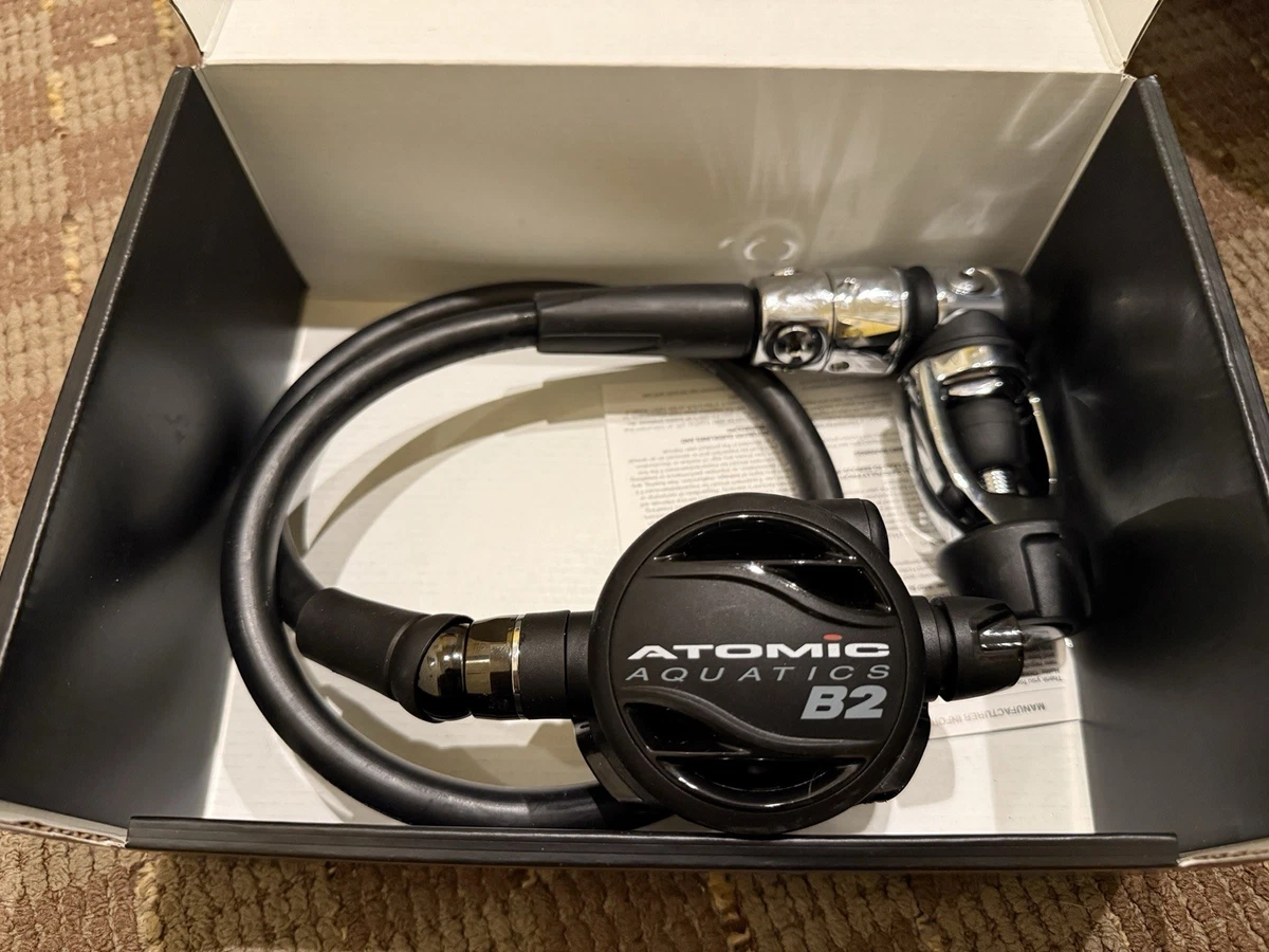 Atomic Aquatics B2 Regulator — Sealed | Yoke | Black