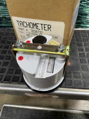 Vintage New Old Stock Volvo Truck Tachometer. Part #3938732 - Picture 3 of 6