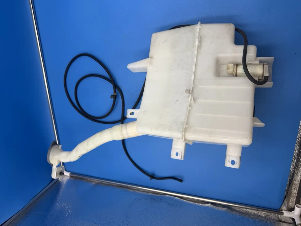 Резервуар омывателя ветрового стекла 2009-2013 Nissan 370z от оригинального производителя - Изображение 3 из 4