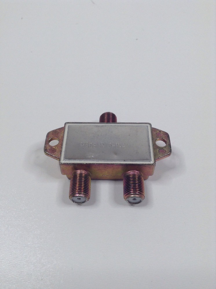 Steren 2-Way Splitter 201-242 2.4GHz 90dB