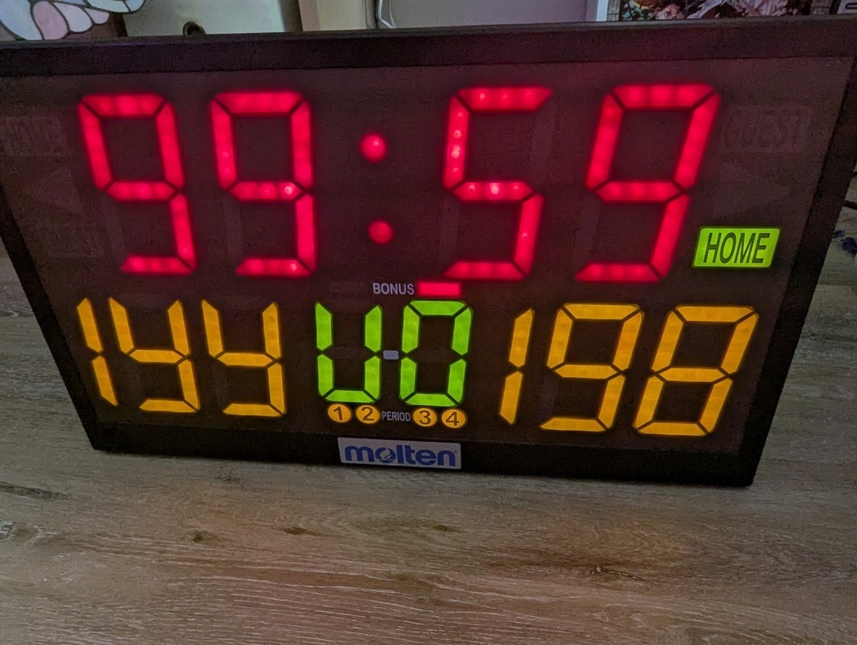 Molten Champion 24 in. Pro Electronic Scoreboard Digitimer90 Top90