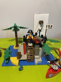 Lego Pirates Treasure Chest (1788) Rare Set - 98% Complete w/ Minifigures 1995