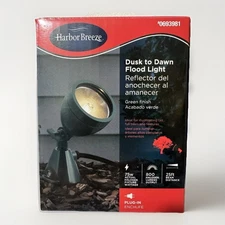 Harbor Breeze 380 -Lumens 75 -Watt Green Low voltage Plug-in Halogen Flood light
