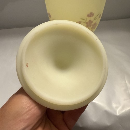 Fenton Custard Glass Glows Hand-Painted Pedestal Candy Dish with Lid - Imagen 9 de 12