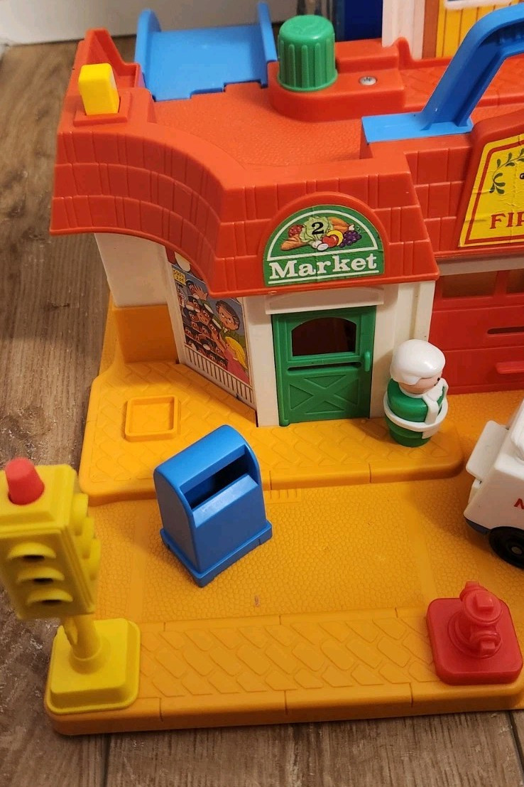 フィッシャープライス　メインストリート　1986年 1986 Vintage Fisher Price Little People Main Street 99.9