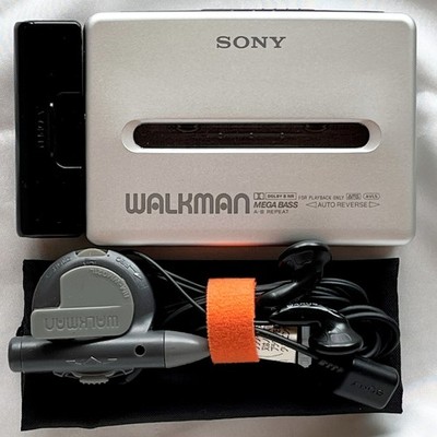 SONY WM-GX677 1999 w/Accessories Silver Recording Walkman Cassette