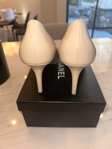 CHANEL WOMENS PUMP SIZE 41.5 BEIGE CALFSKIN/ BLACK GROSGRAIN/ CAMELLIA 3.5" HEEL - Picture 8 of 14