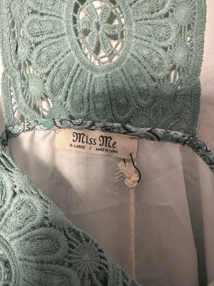 Miss Me 女式背心 XL 码-全新浅蓝色佩斯利图案 — 第 3/3 张图片