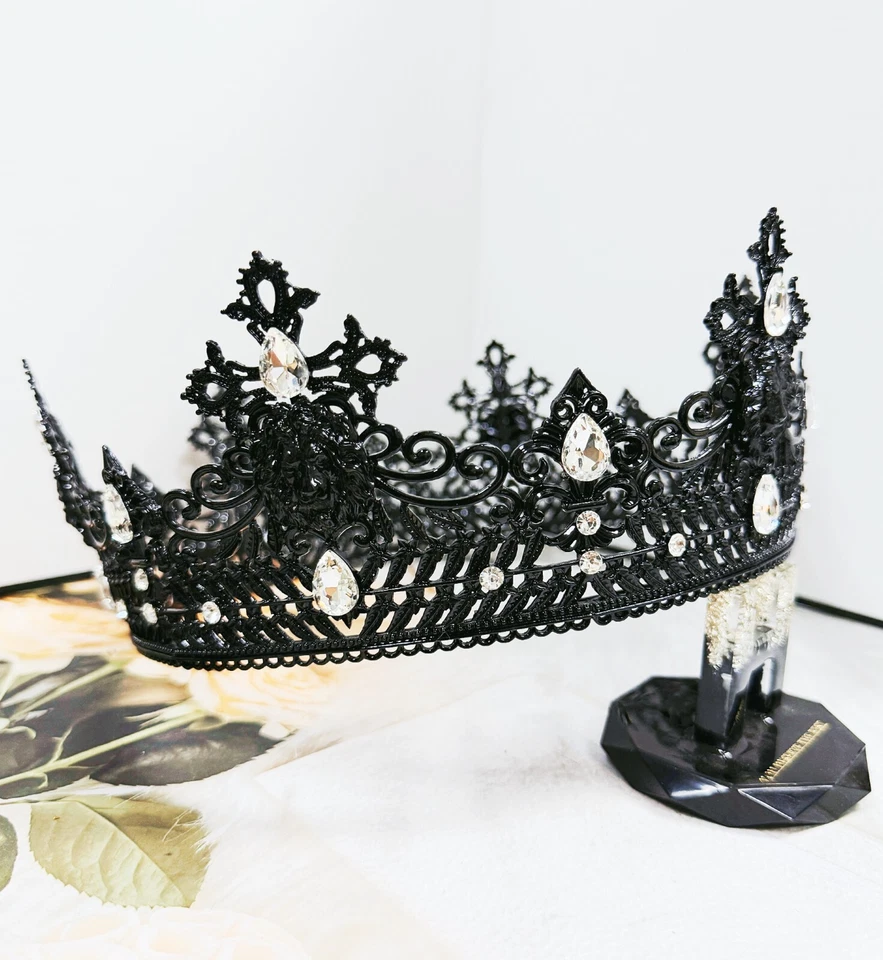 Tocado Señor Oscuro, Corona Monarca, Corona Renacentista, Corona Negra, Piedra Transparente Foto 2 de 4