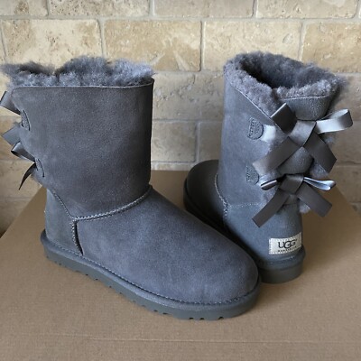 UGG SHORT BAILEY BOW GREY GRAY SUEDE SHEEPSKIN BOOTS SIZE US 6