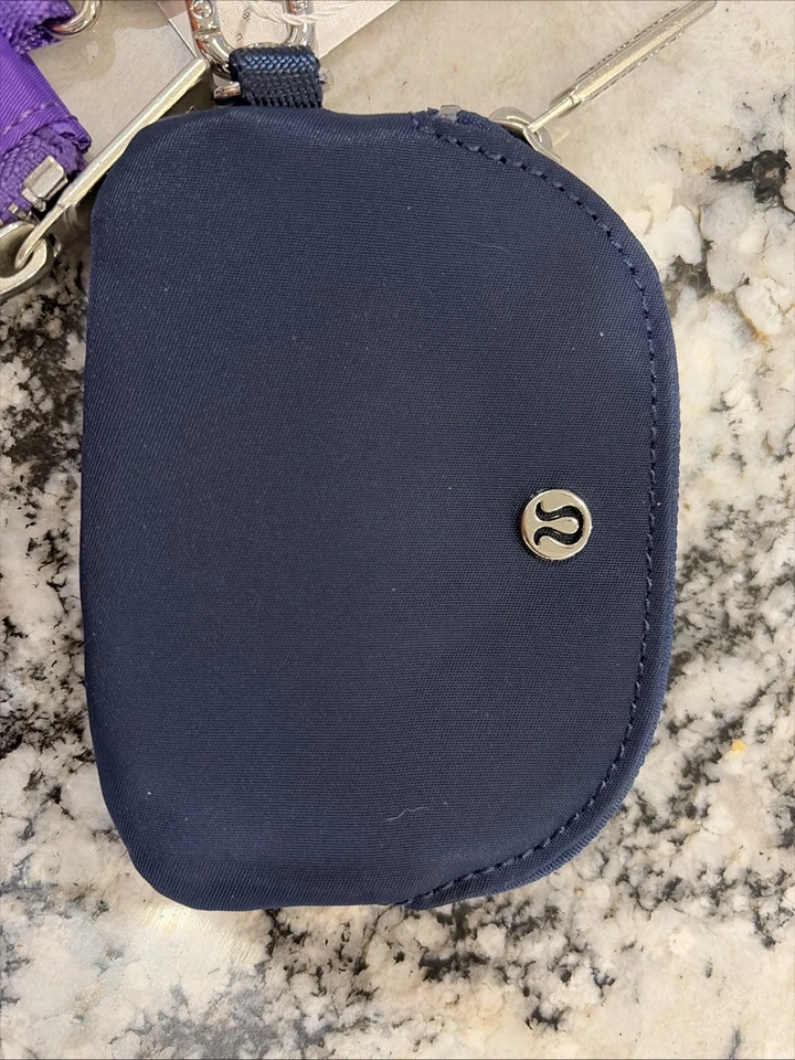 Cartera Muñequera Lululemon Doble Bolsa Púrpura y Azul Marino Foto 3 de 4