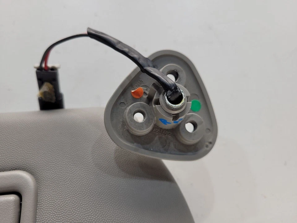 2004-09 Cadillac SRX Passenger Right Sun Visor W/ Illuminate *Gray* - Imagem 3 de 4