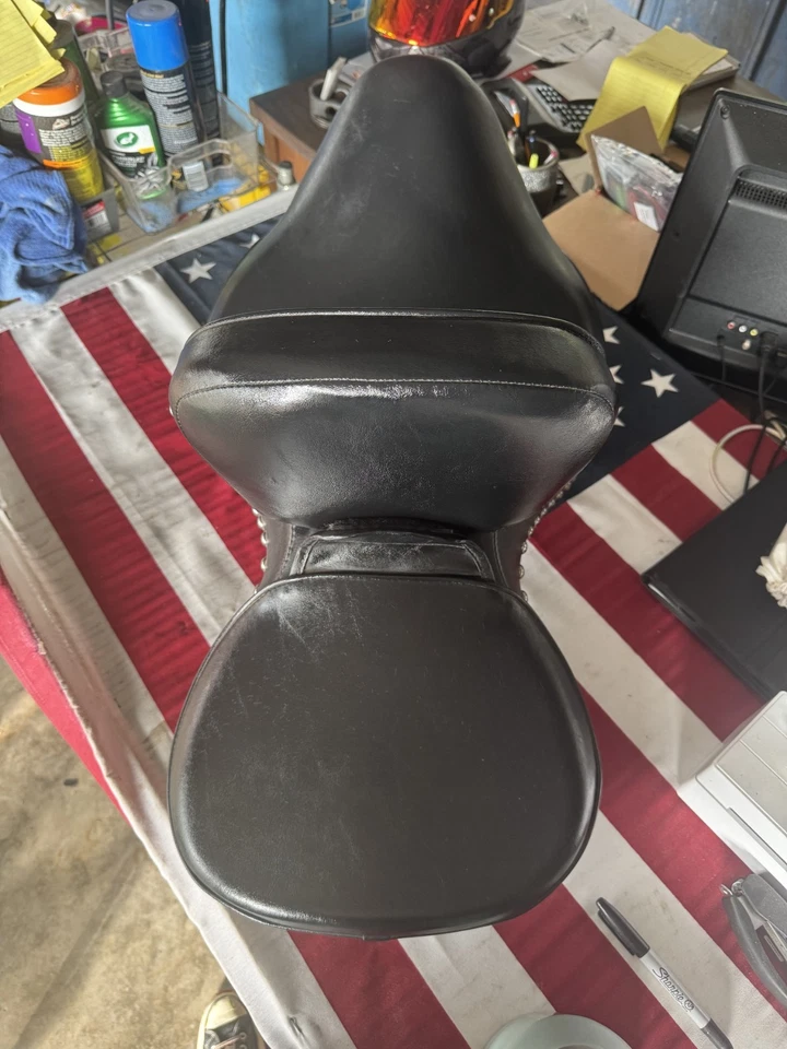 Сиденье с заклепками от оригинального производителя Harley Davidson Heritage Softail Fatboy 2000-2006 - Изображение 4 из 4