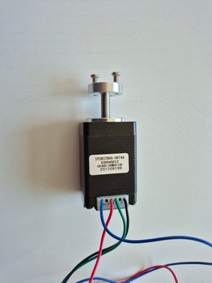 1x Pololu 1206 SOYO NEMA 11 Stepper 28x45mm getestet