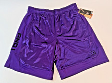 Pantalones Cortos And1 Para Hombre Baloncesto Gimnasio 11" Entrepierna Púrpura con Letras Negras Talla L 2XL 3XL