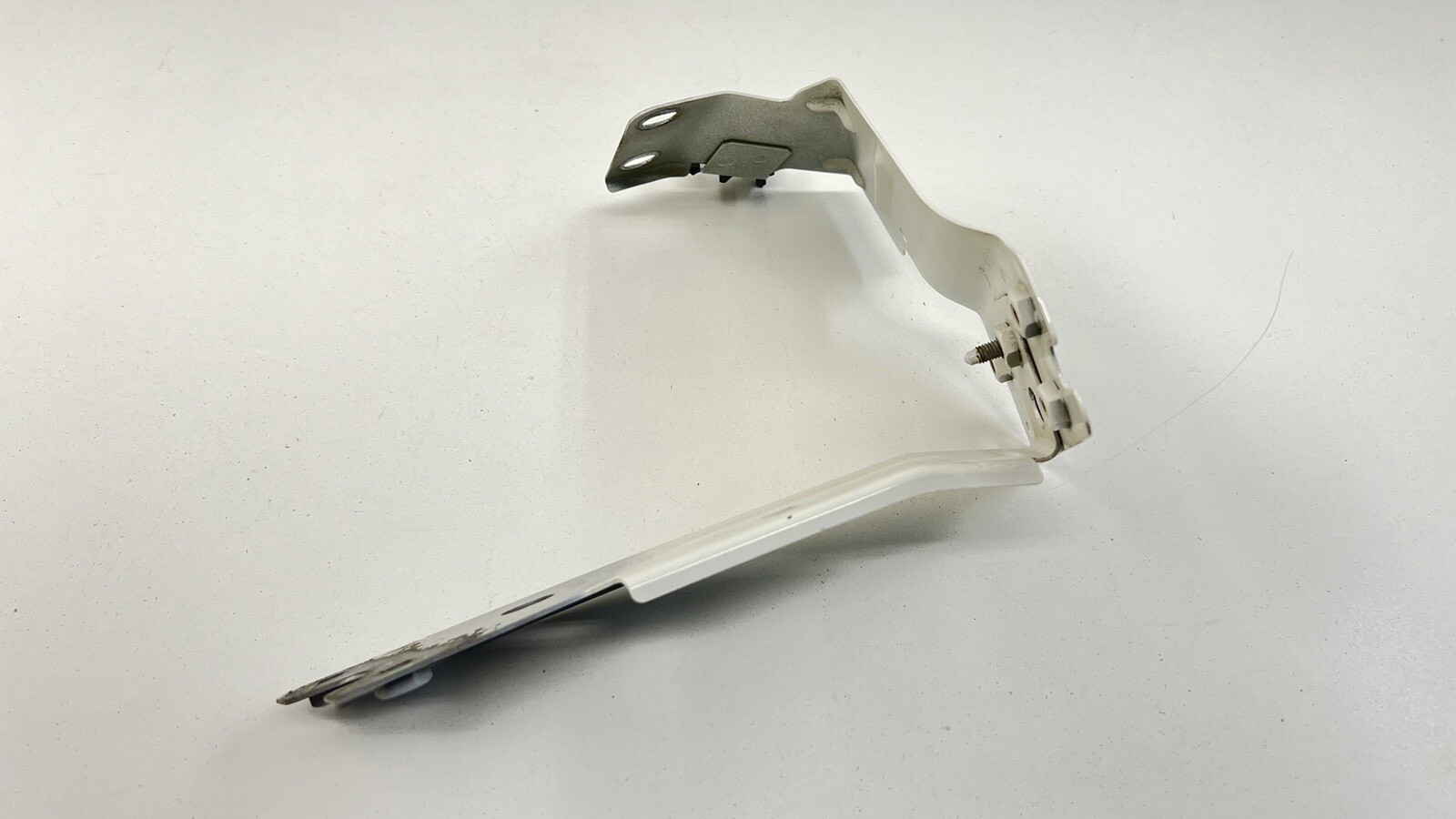14-23 MASERATI GHIBLI DRIVER LEFT FRONT FENDER BRACKET SUPPORT MOUNT OEM