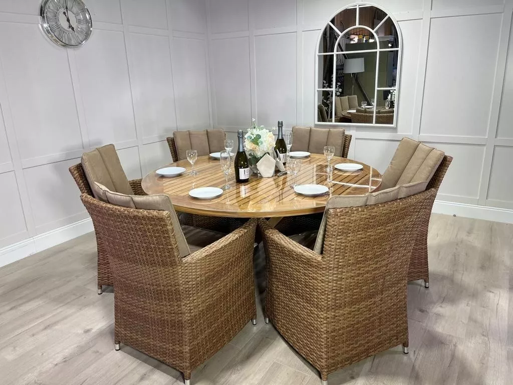 Big round on sale outdoor table