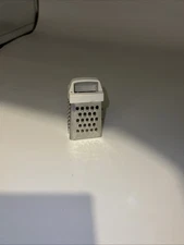 SMALL USEFUL MINI GRATER STAINLESS STEEL USEFUL MINIATURE BEIGE OFF-WHITE TOP
