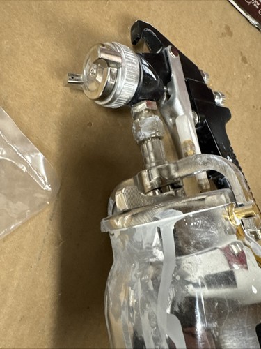 Husky Siphon Feed Spray Gun - Picture 4 of 7