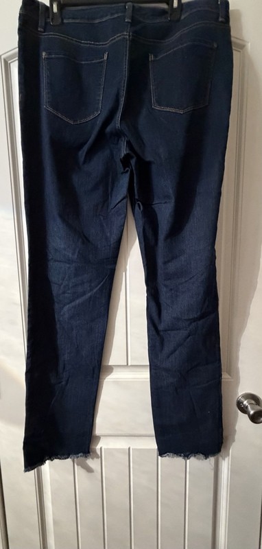 Size 16 Bandolino Millie Women's Jeans with frayed Hem